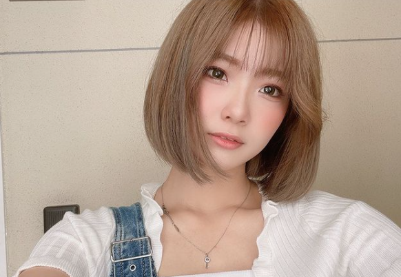 フォーエイトあみかが炎上した理由とは？彼氏はアマリザかこたつどっち？