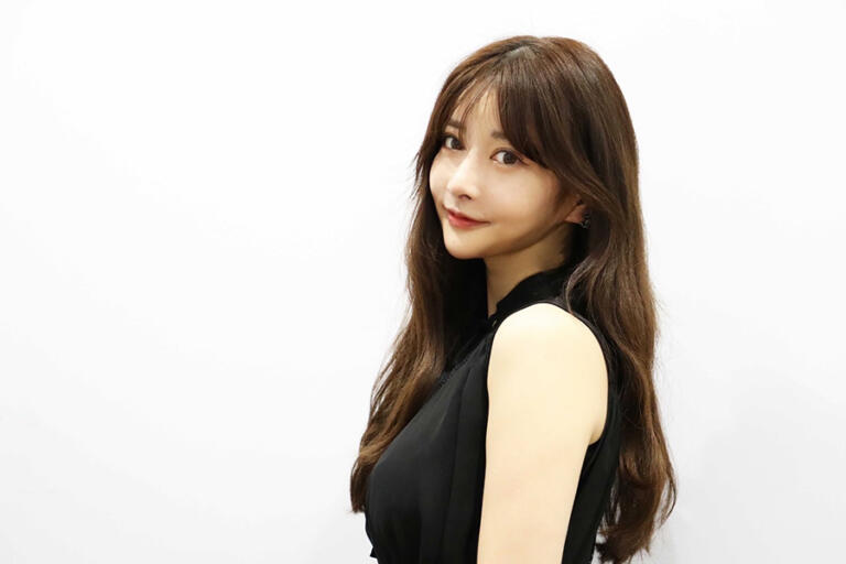 Rちゃんって何者？年齢や経歴を調査してみた！整形はしてる？